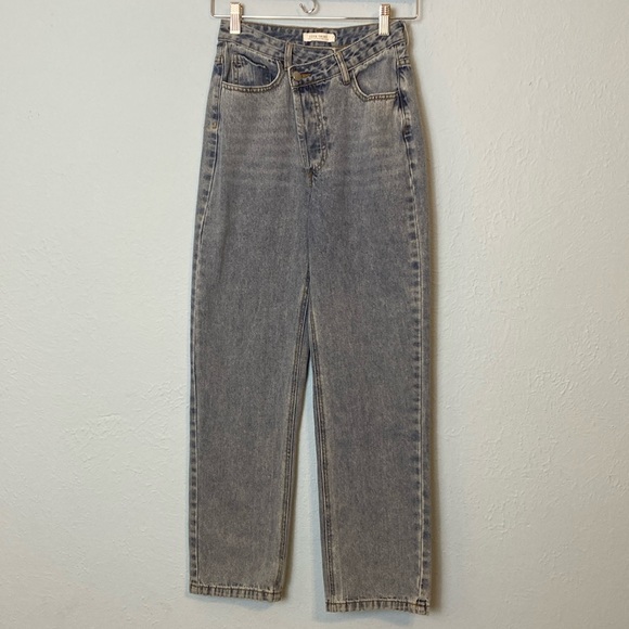 12th Tribe Womens Size S Dylan Light Wash Denim Asymmetrical Cross Over Jeans - Picture 4 of 16